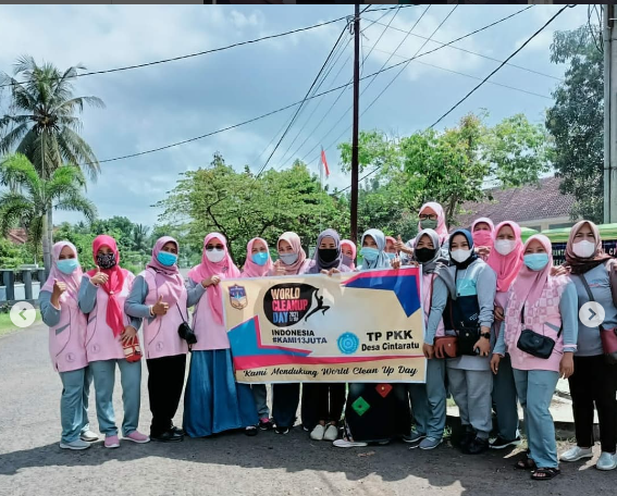 Desa Cintaratu Laksanakan Gerakan International Cleanup Day 2021