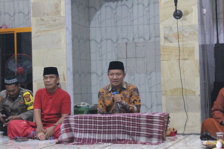 TARAWIH KELILING DI DESA CINTARATU, CAMAT LAKBOK SAMPAIKAN APRESIASI KERJASAMA ANTAR LEMBAGA