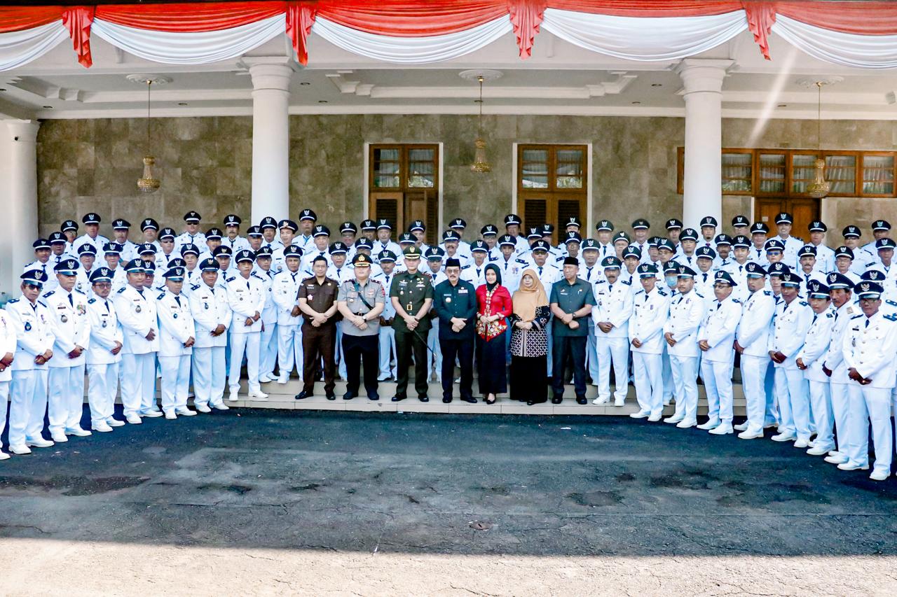 Terima SK Perpanjangan, Kepala Desa Cintaratu Jabat sampai 2029