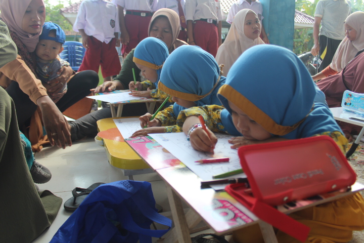 Peringati Hari Anak Nasional KKN STISIP Bina Puetra Banjar Gelar Festival Di Desa Cintaratu