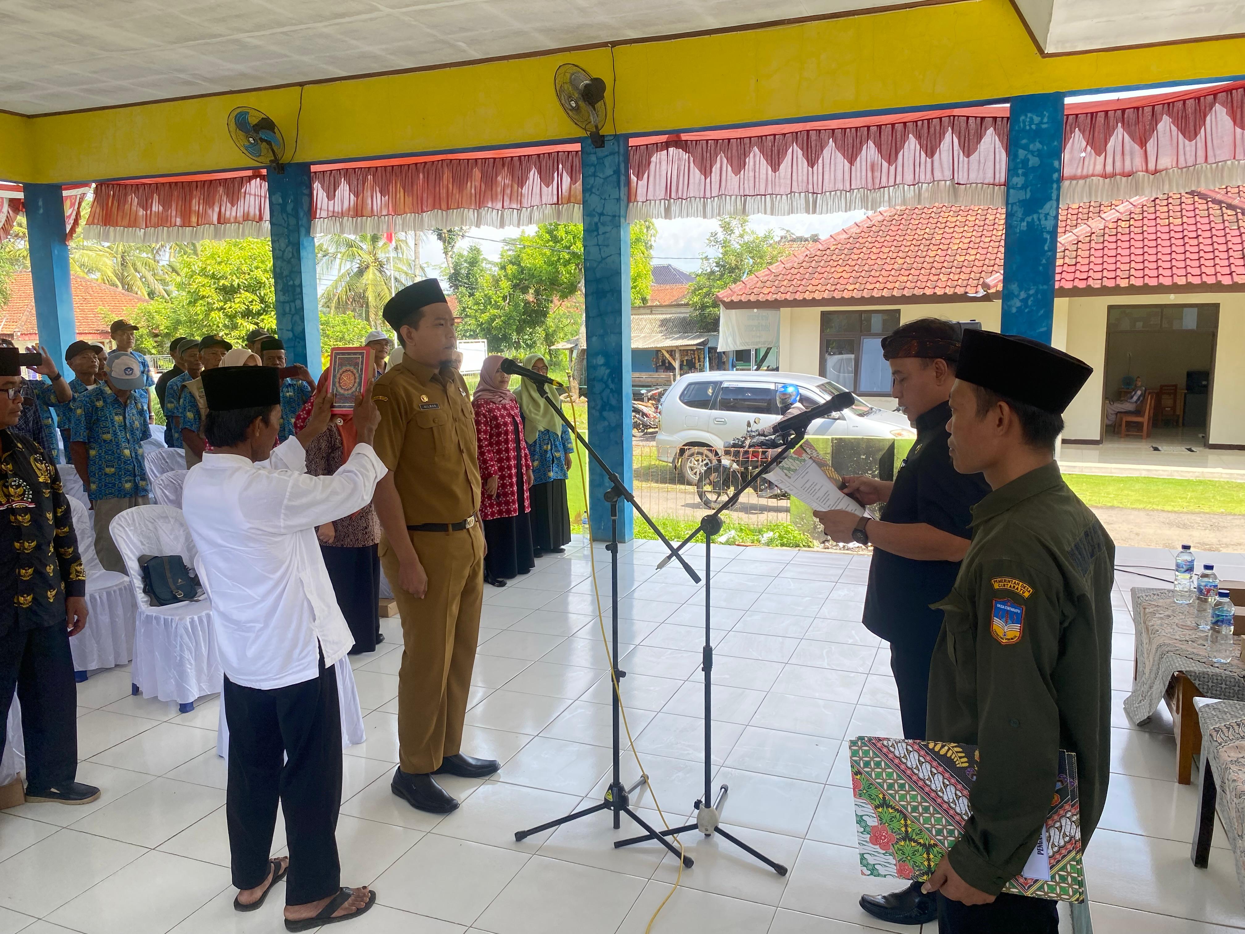 PELANTIKAN DAN PENGAMBILAN SUMPAH KASI KESRA DESA CINTARATU